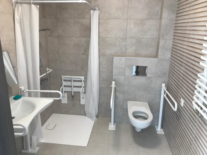 https://psoni-wolbrom.pl/wp-content/uploads/2021/04/Toalety-przy-Salach-terapeutycznych-na-pietrze-4-720x540.png